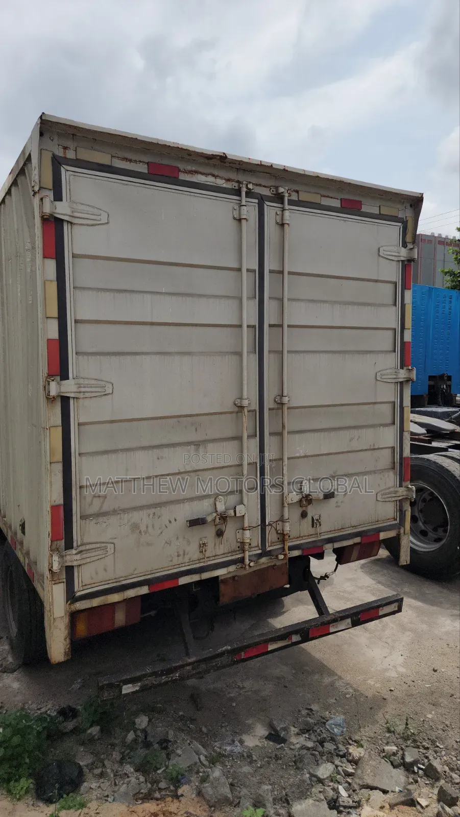 Foreign Used Sinotruk Howo Box Body Cargo Truck