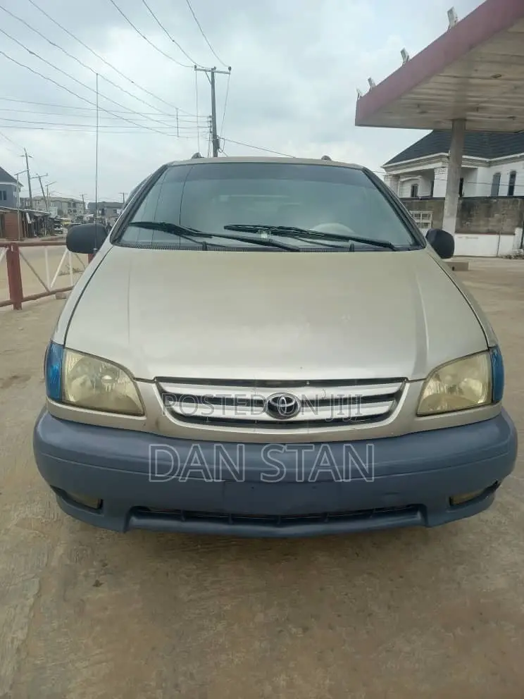 Toyota Sienna 2002 Gold