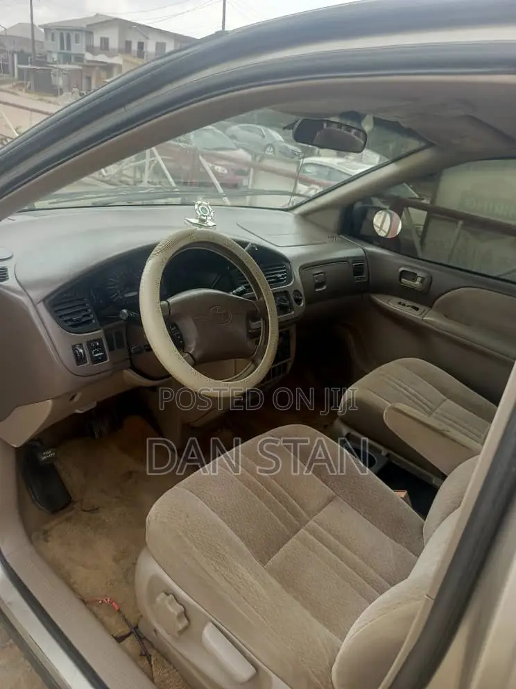 Toyota Sienna 2002 Gold