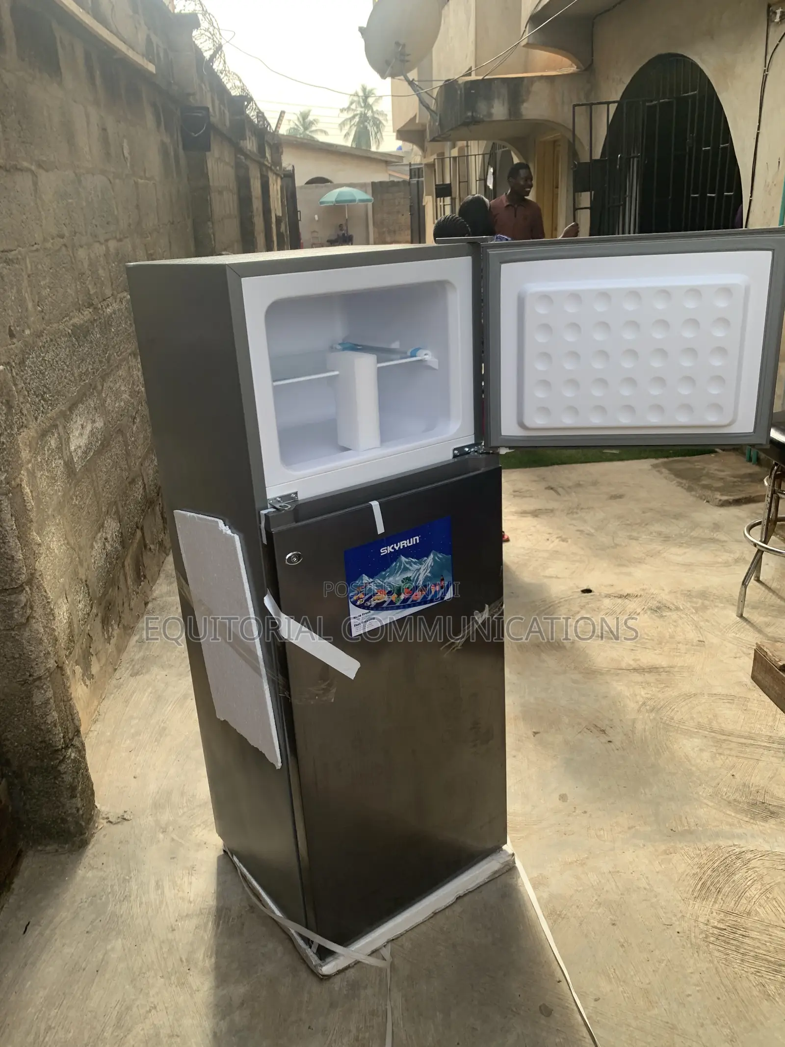 SKYRUN 200L Fridge for Freshness and Convenience