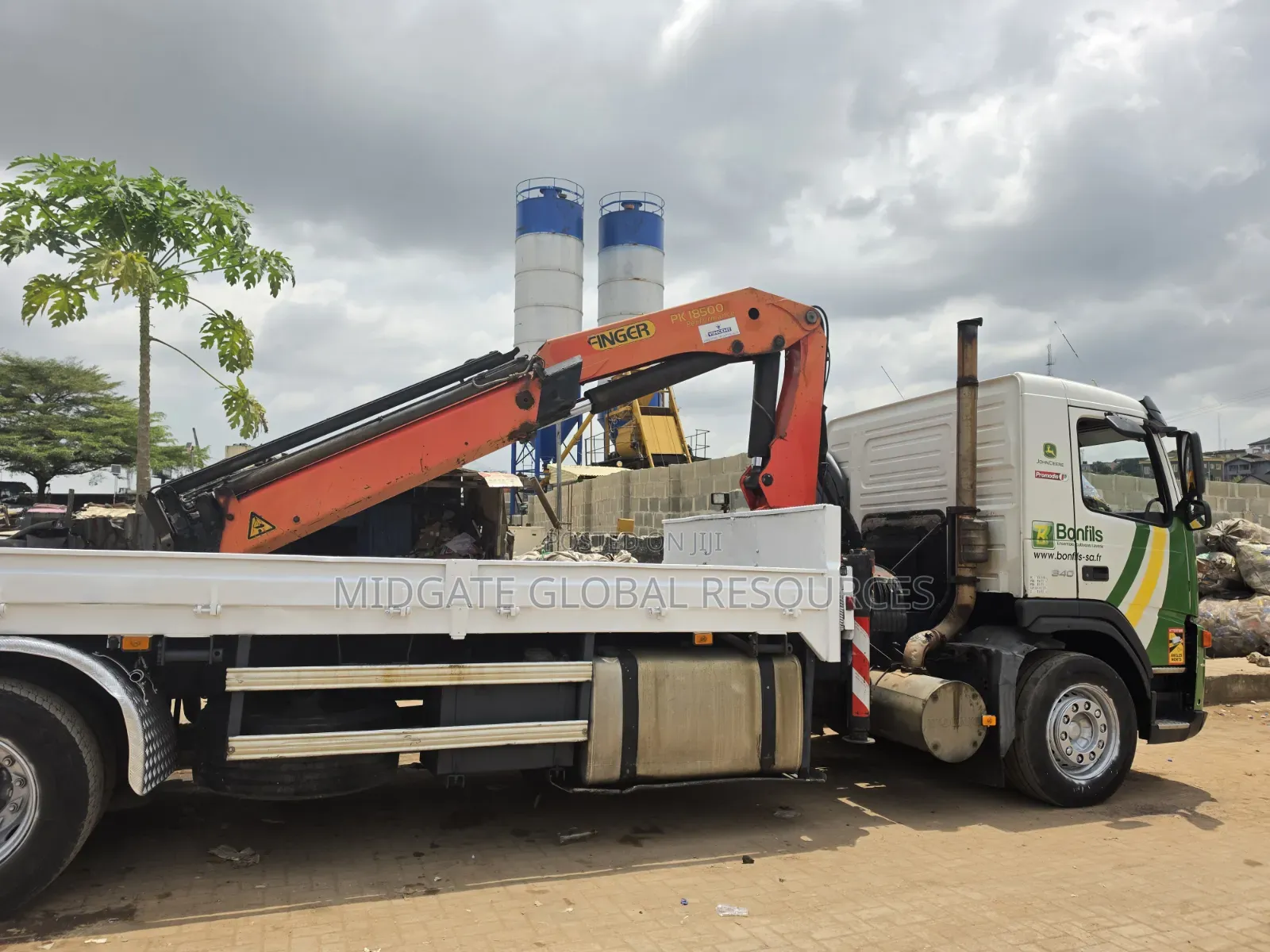 Long Platform Crane Truck (HIAB) for Hire
