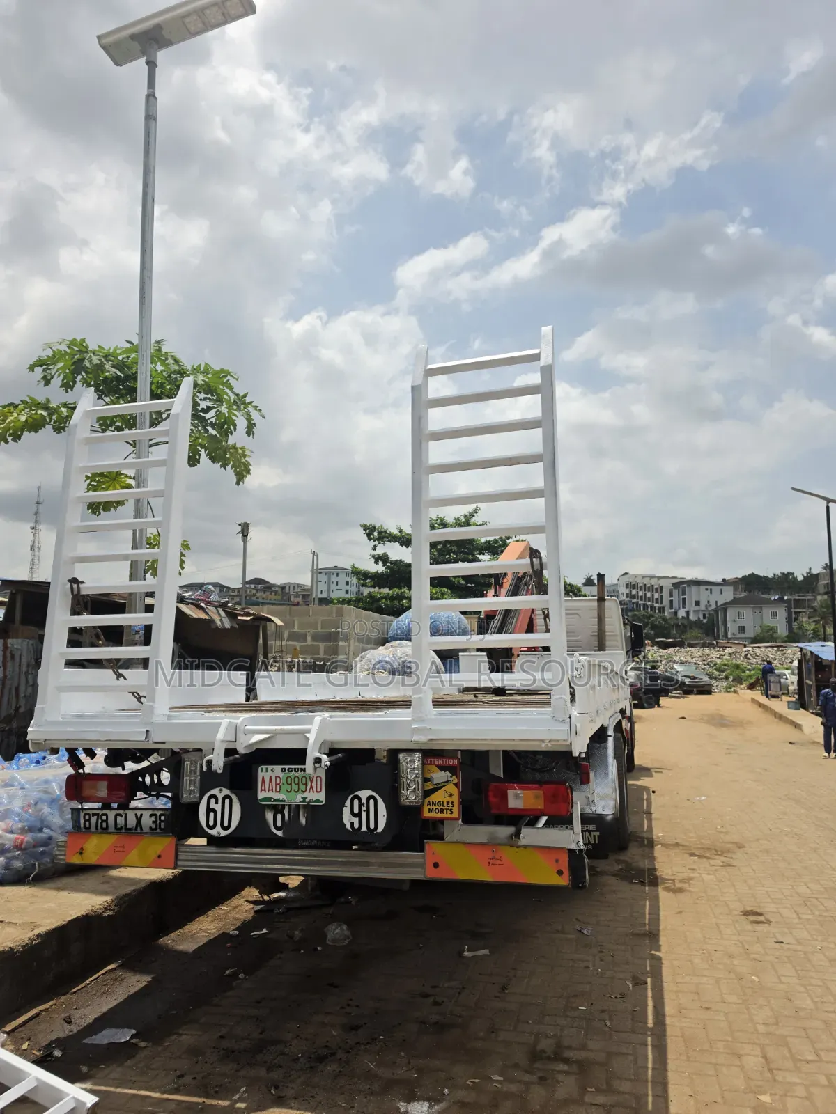 Long Platform Crane Truck (HIAB) for Hire