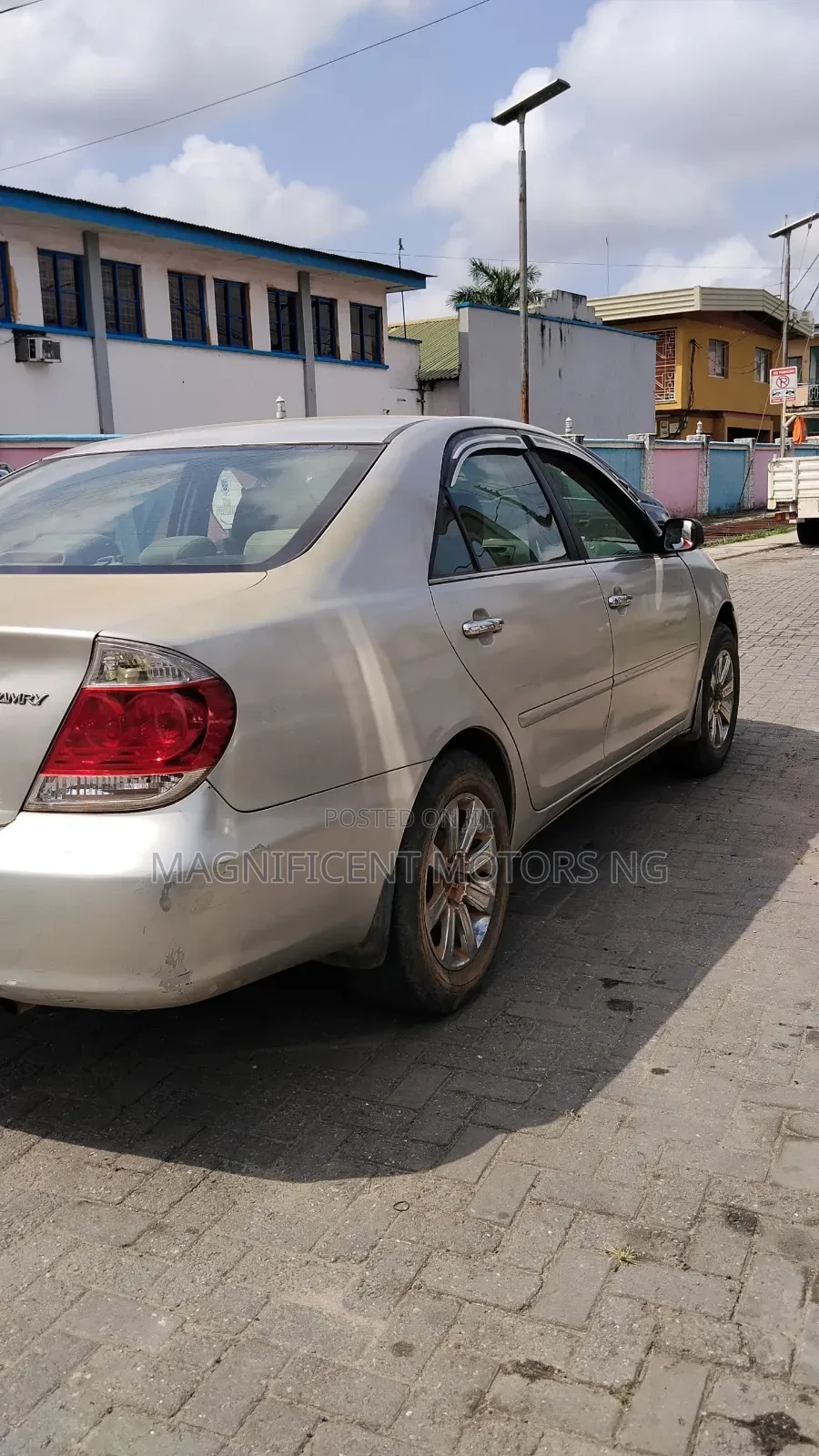 Toyota Camry LE 4dr Sedan (2.4L 4cyl 5A) 2005 Silver