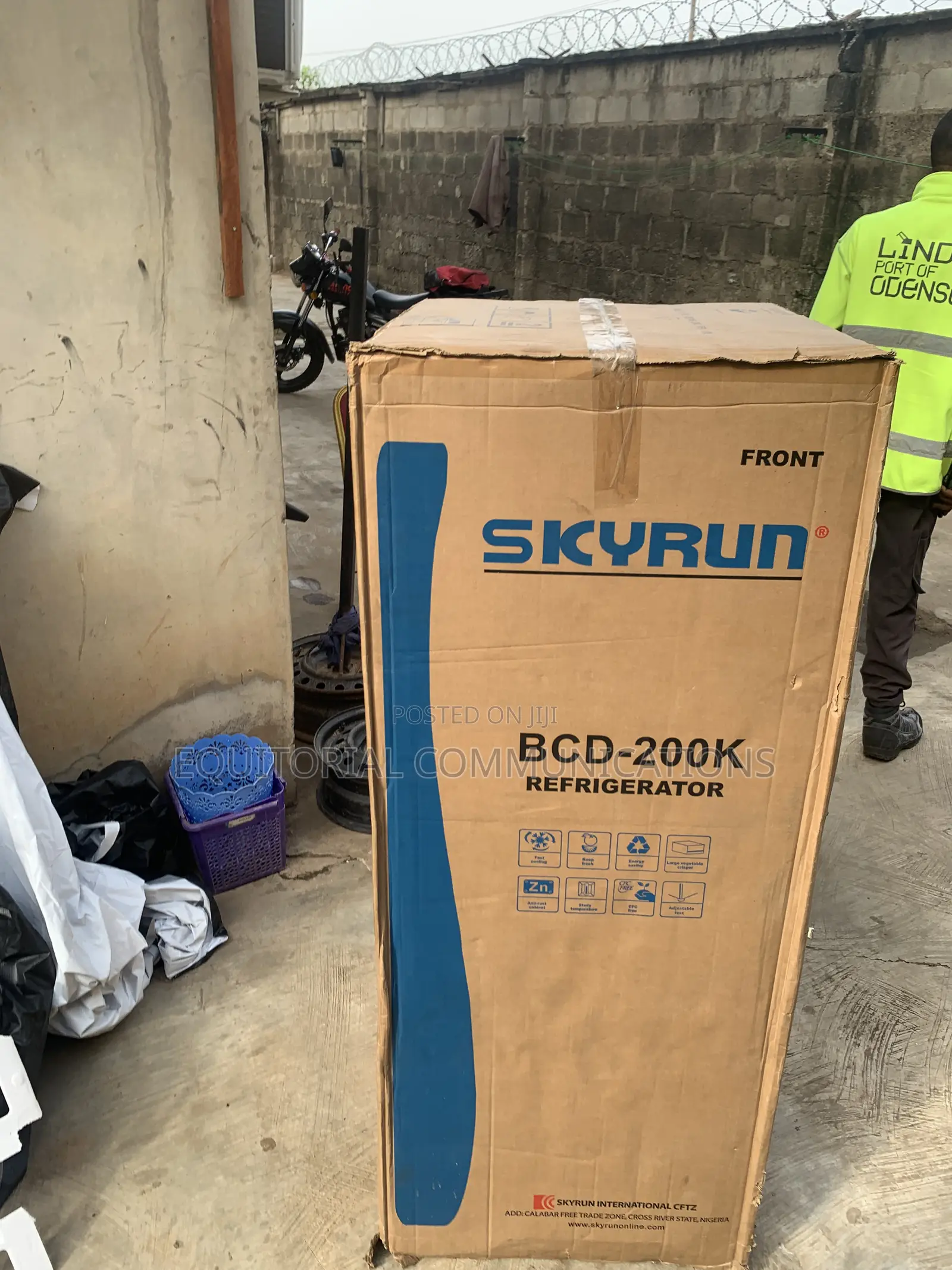 SKYRUN 200L Fridge for Fruits, Drinks and Food