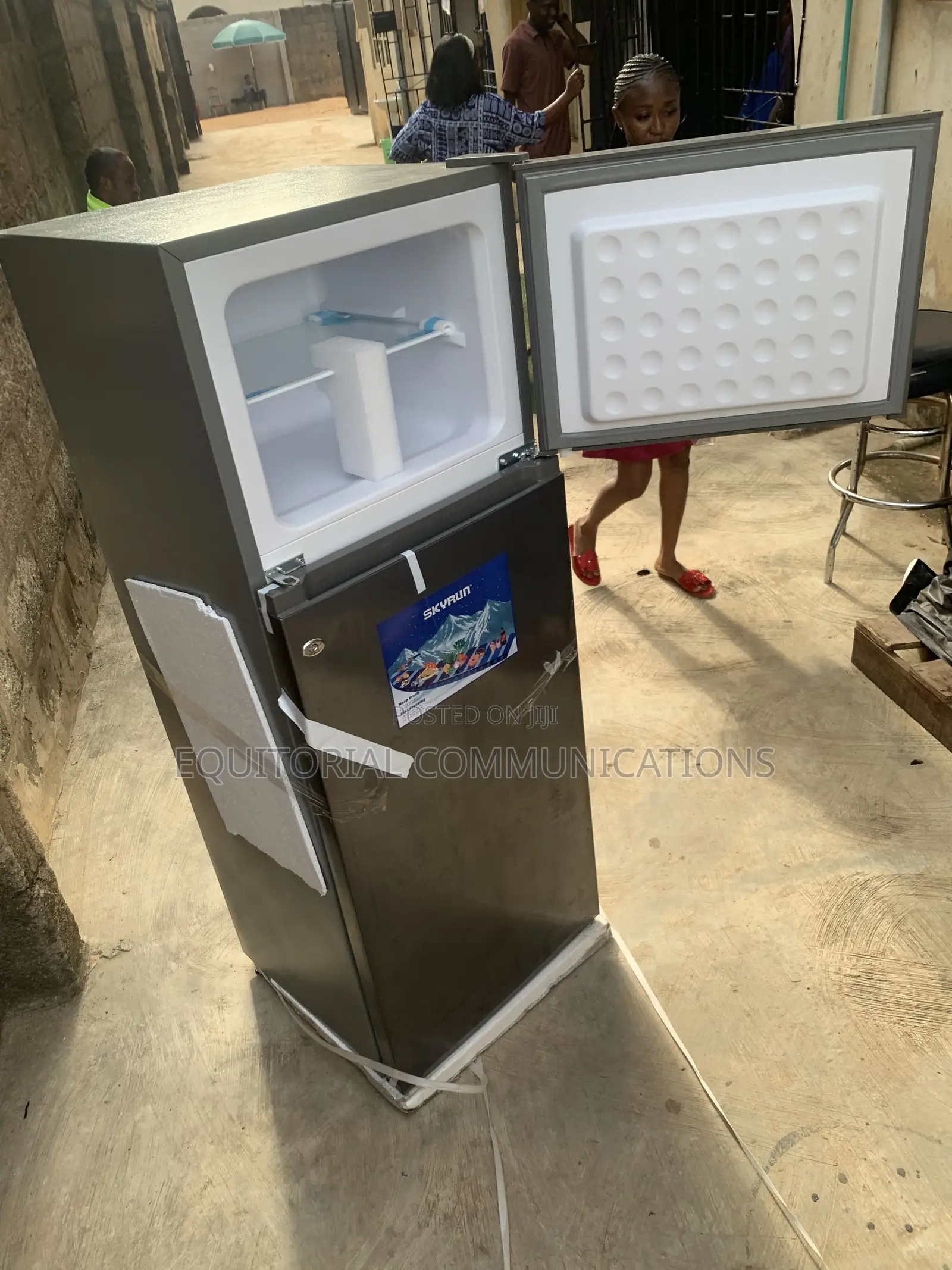 SKYRUN 200L Fridge for Fruits, Drinks and Food
