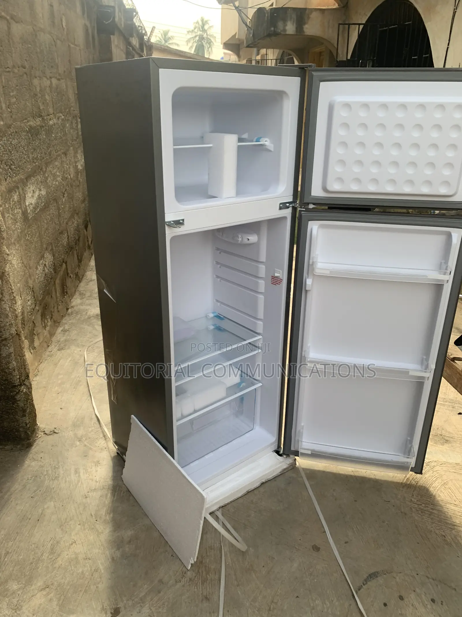SKYRUN 200L Fridge With Practical Storage Space