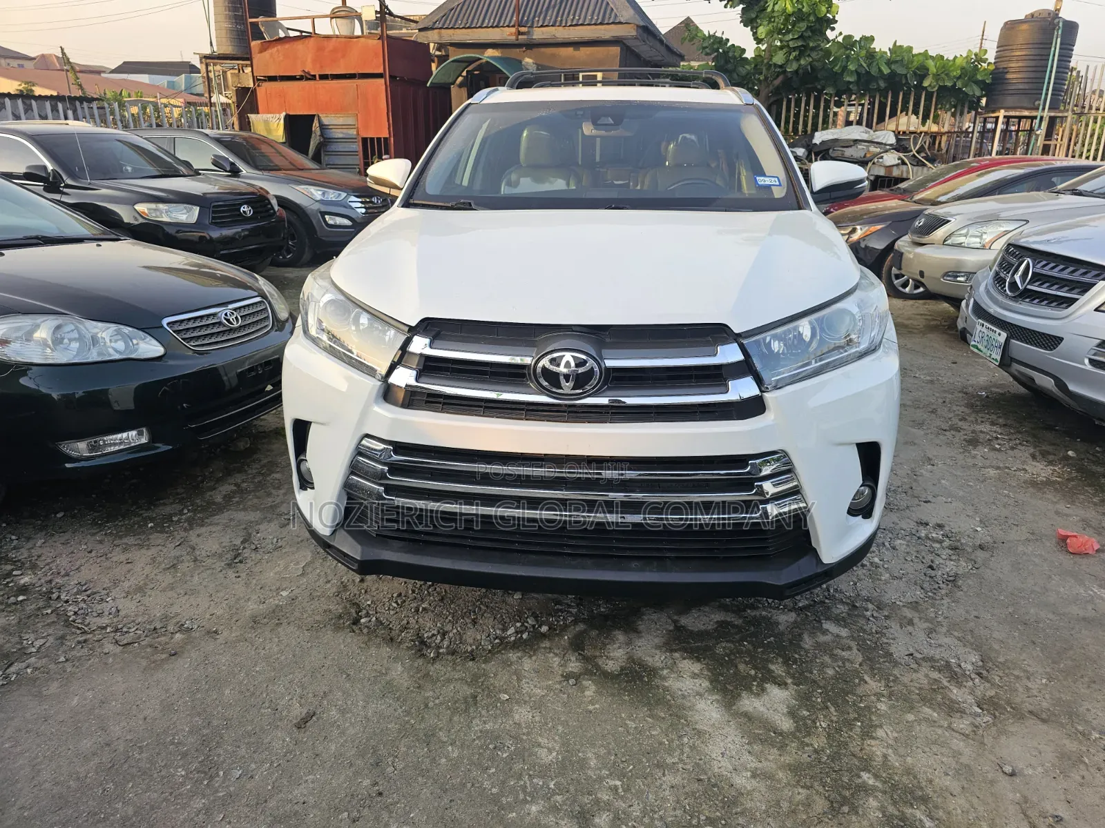 Toyota Highlander XLE 4x2 V6 (3.5L 6cyl 8A) 2018 White