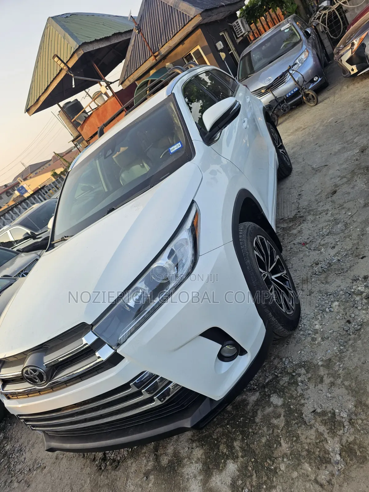 Toyota Highlander XLE 4x2 V6 (3.5L 6cyl 8A) 2018 White