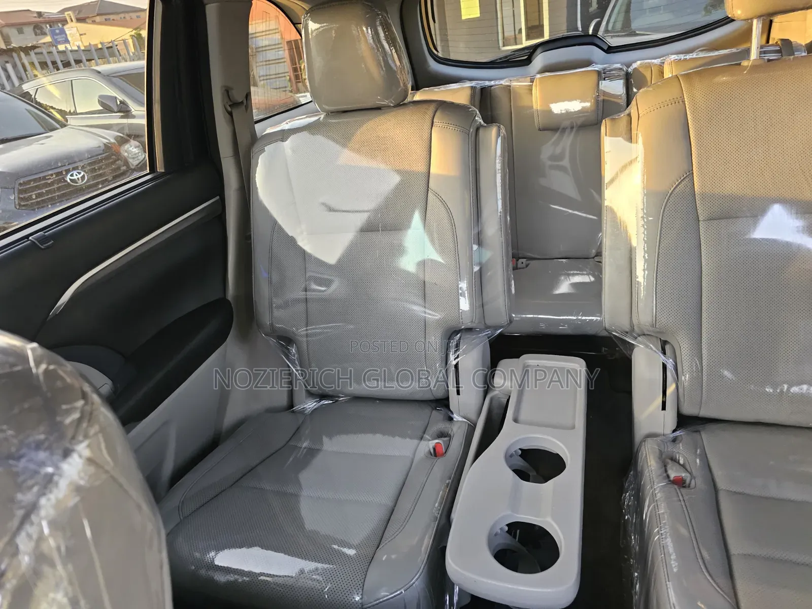 Toyota Highlander XLE 4x2 V6 (3.5L 6cyl 8A) 2018 White