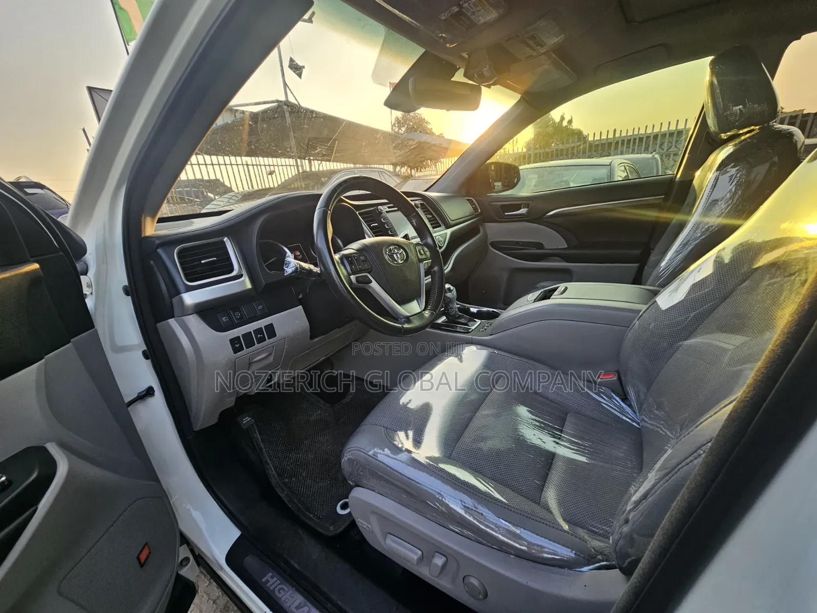 Toyota Highlander XLE 4x2 V6 (3.5L 6cyl 8A) 2018 White