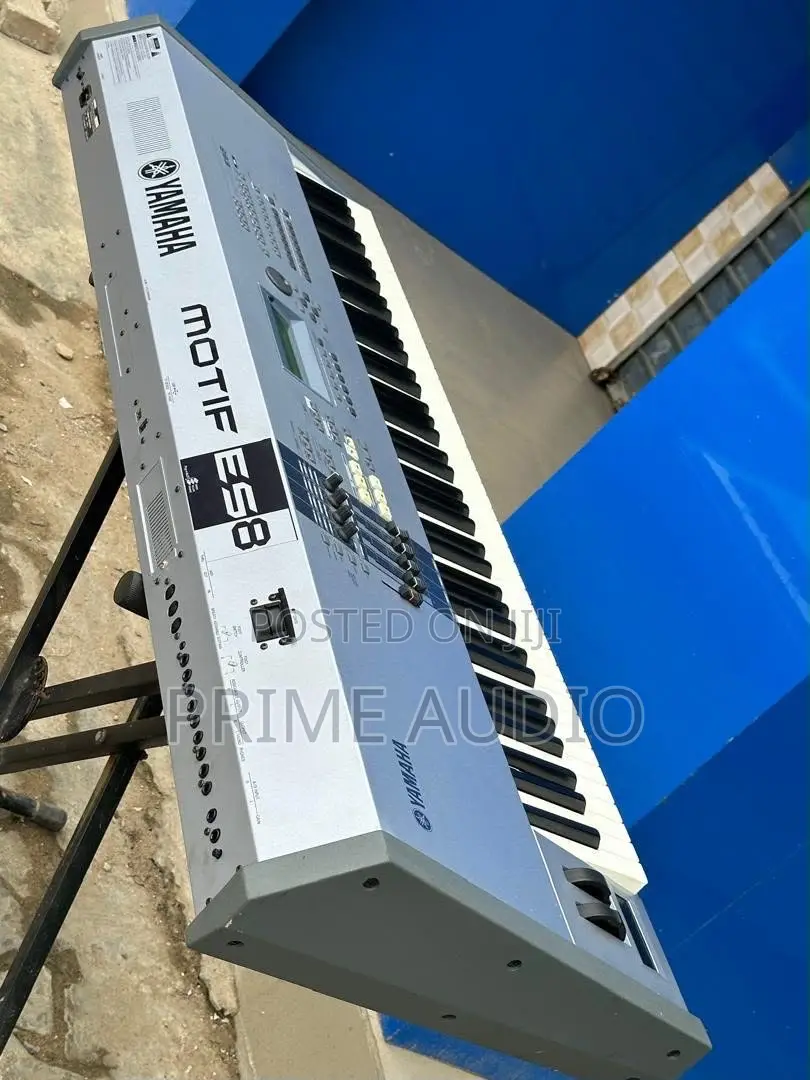 Yamaha Motif ES8 Electronic Keyboard UK Used