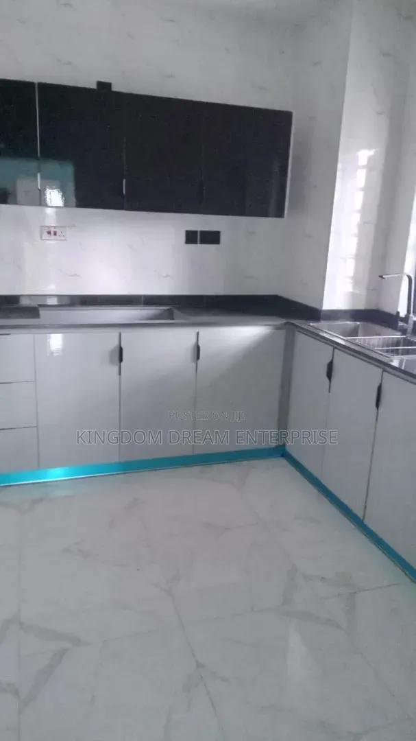 3bdrm Apartment in Ilupeju for sale