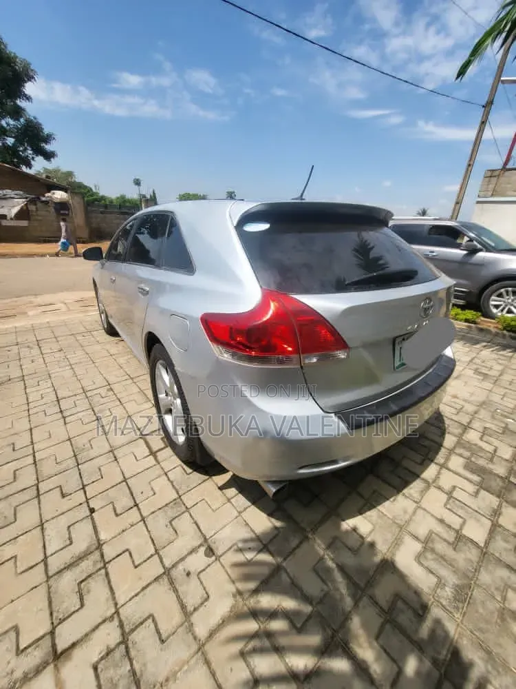 Toyota Venza 2010 Silver