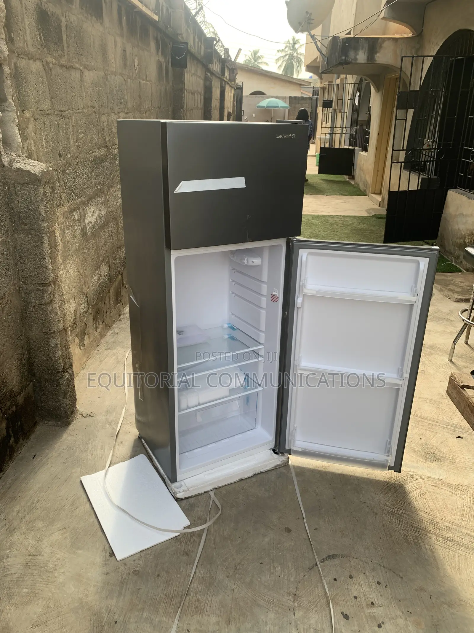 SKYRUN 200L Fridge for Family Kitchens - BCD-200K