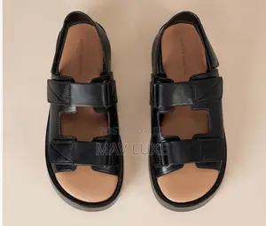 Amazon Essentials Women’s Adjustable Triple Strap Flat Platform Sandal