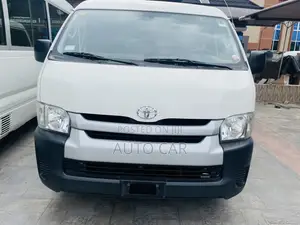 Toyota HiAce 2017 White