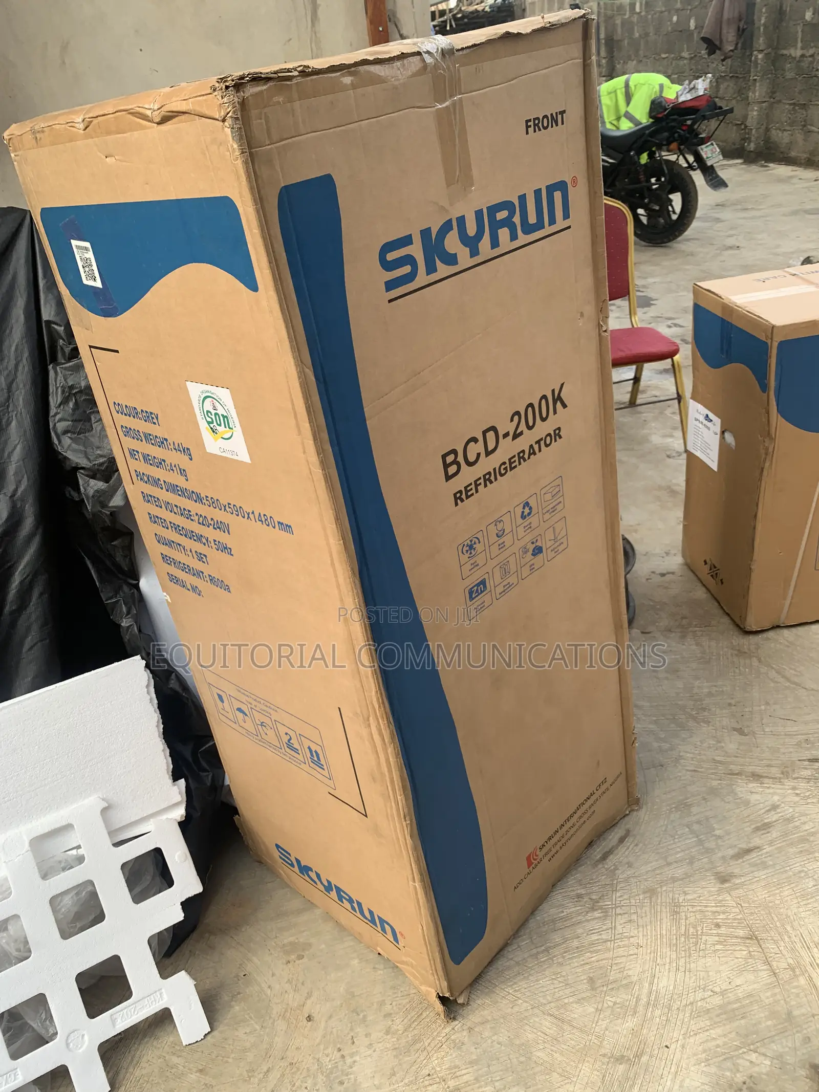 SKYRUN 200L Fridge With a Convenient Freezer Section