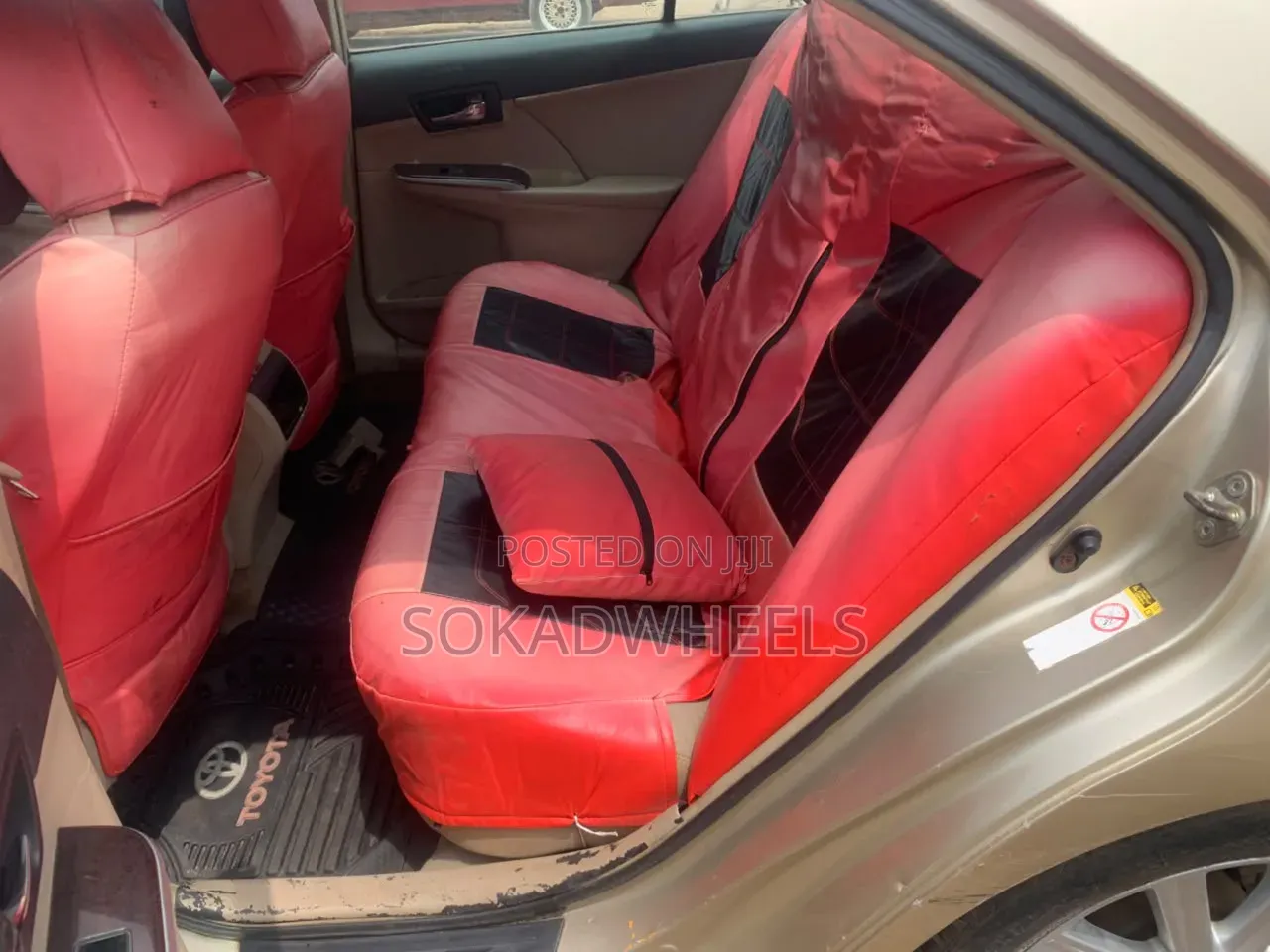 Toyota Camry SE 4dr Sedan (2.5L 4cyl 6A) 2014 Gold