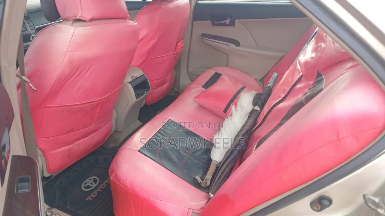 Toyota Camry SE 4dr Sedan (2.5L 4cyl 6A) 2014 Gold
