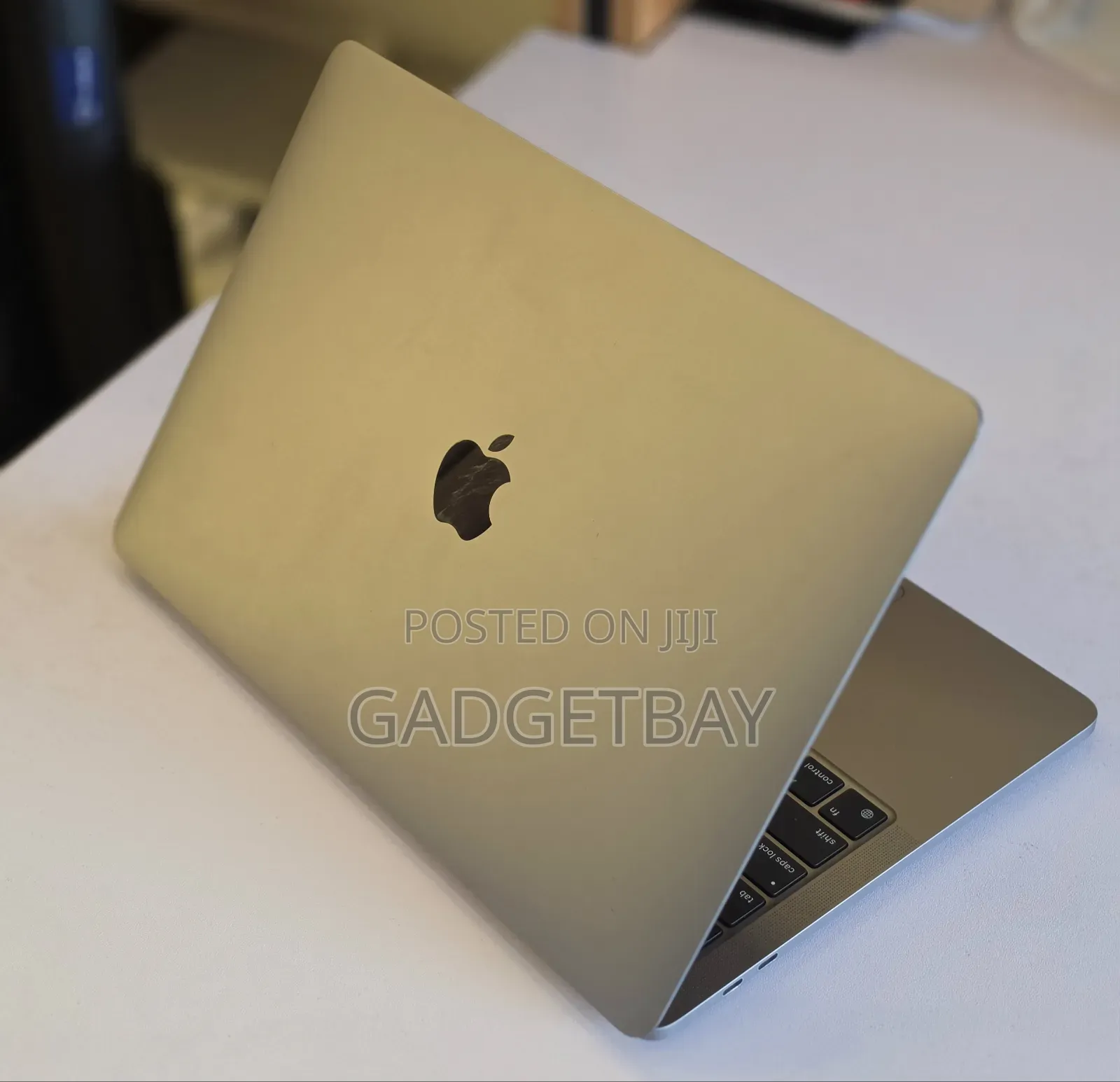 Laptop Apple MacBook Pro 2020 M1 8GB Apple M1 SSD 256GB