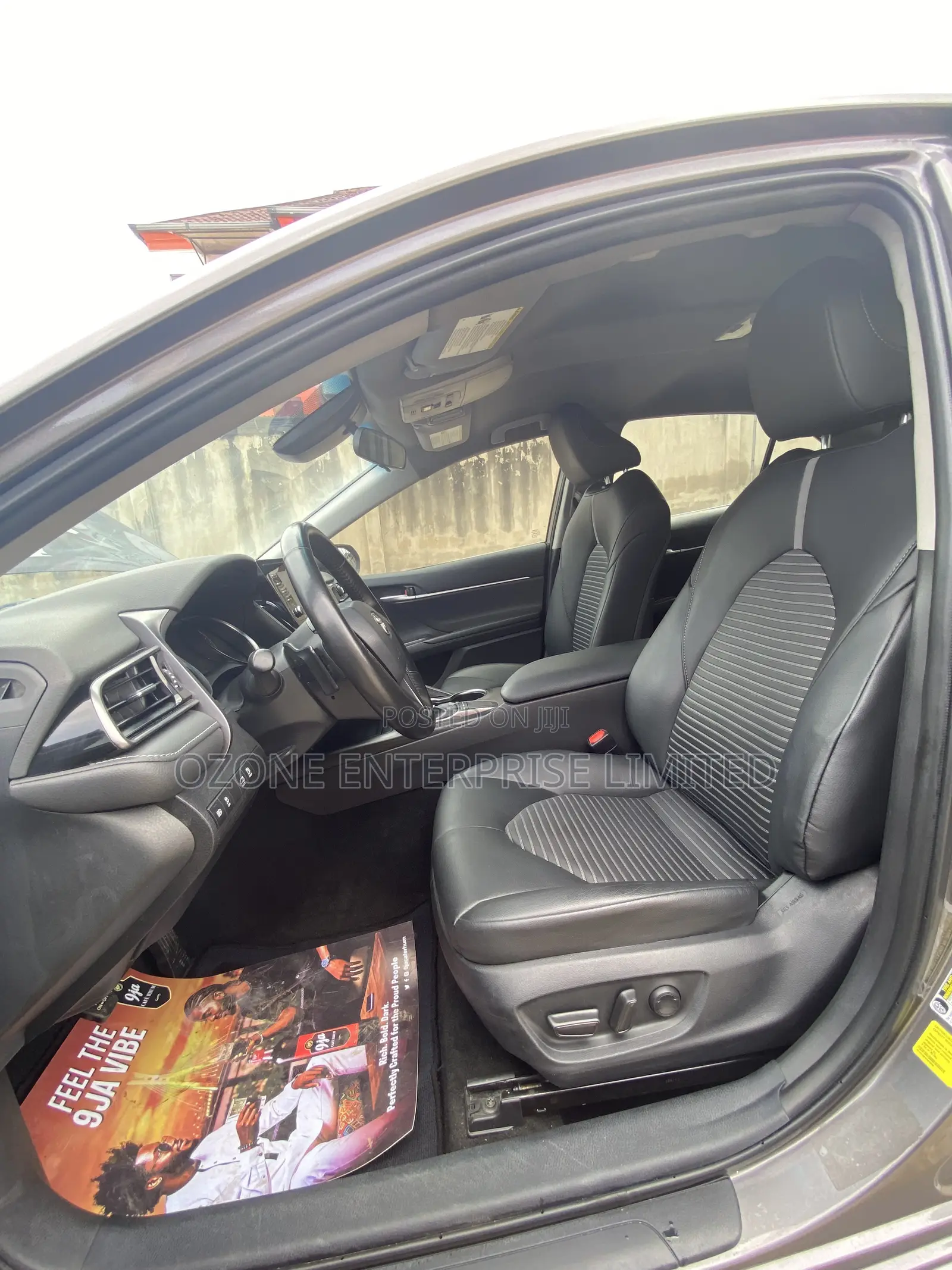 Toyota Camry SE 2023 Black