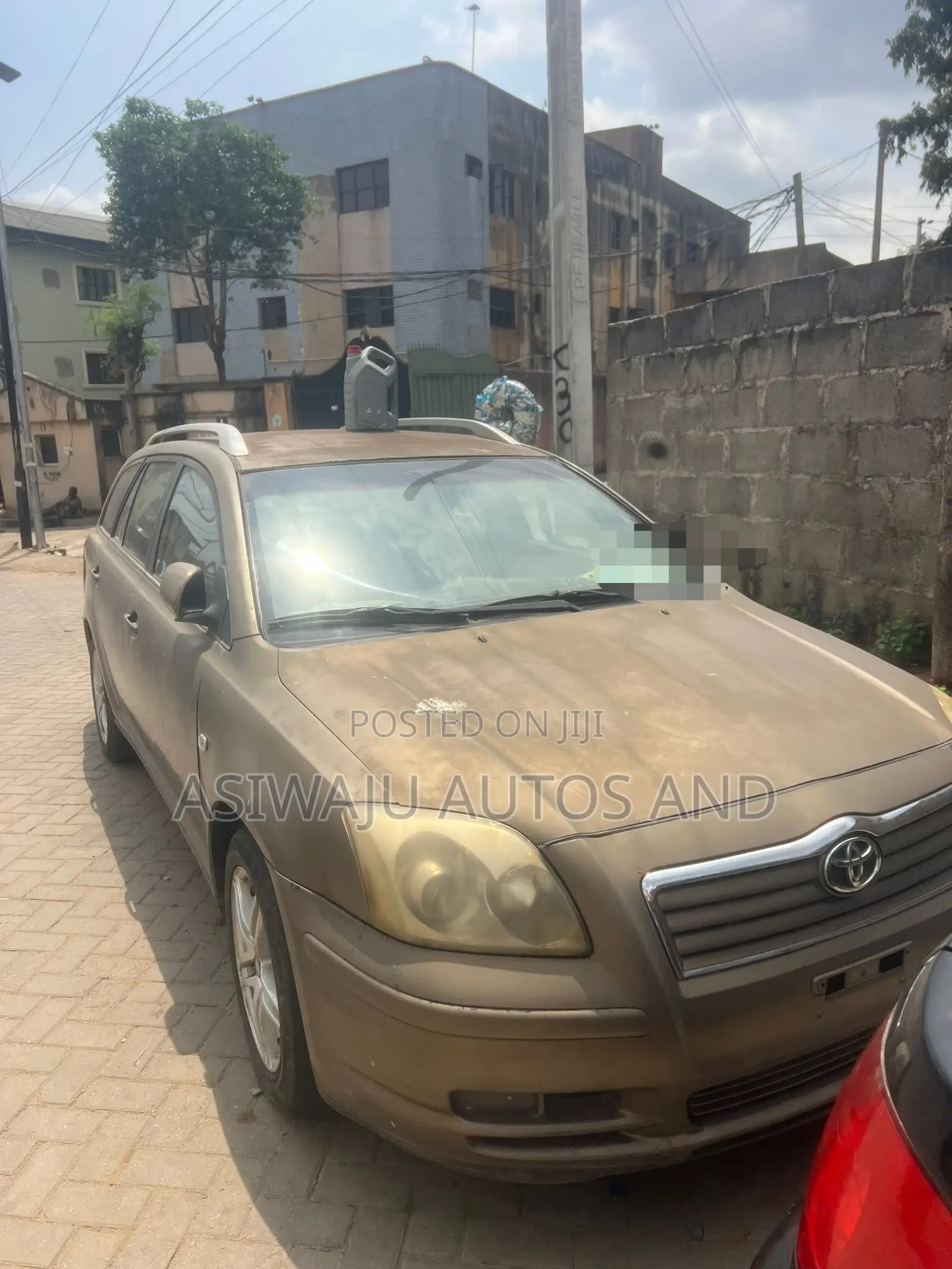 Toyota Avensis Liftback 2005 Gold