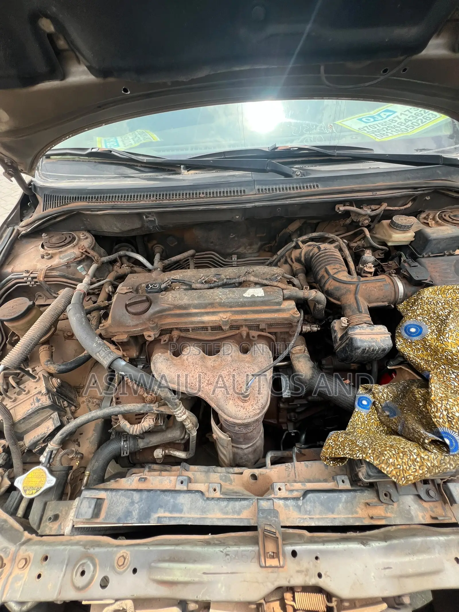Toyota Avensis Liftback 2005 Gold