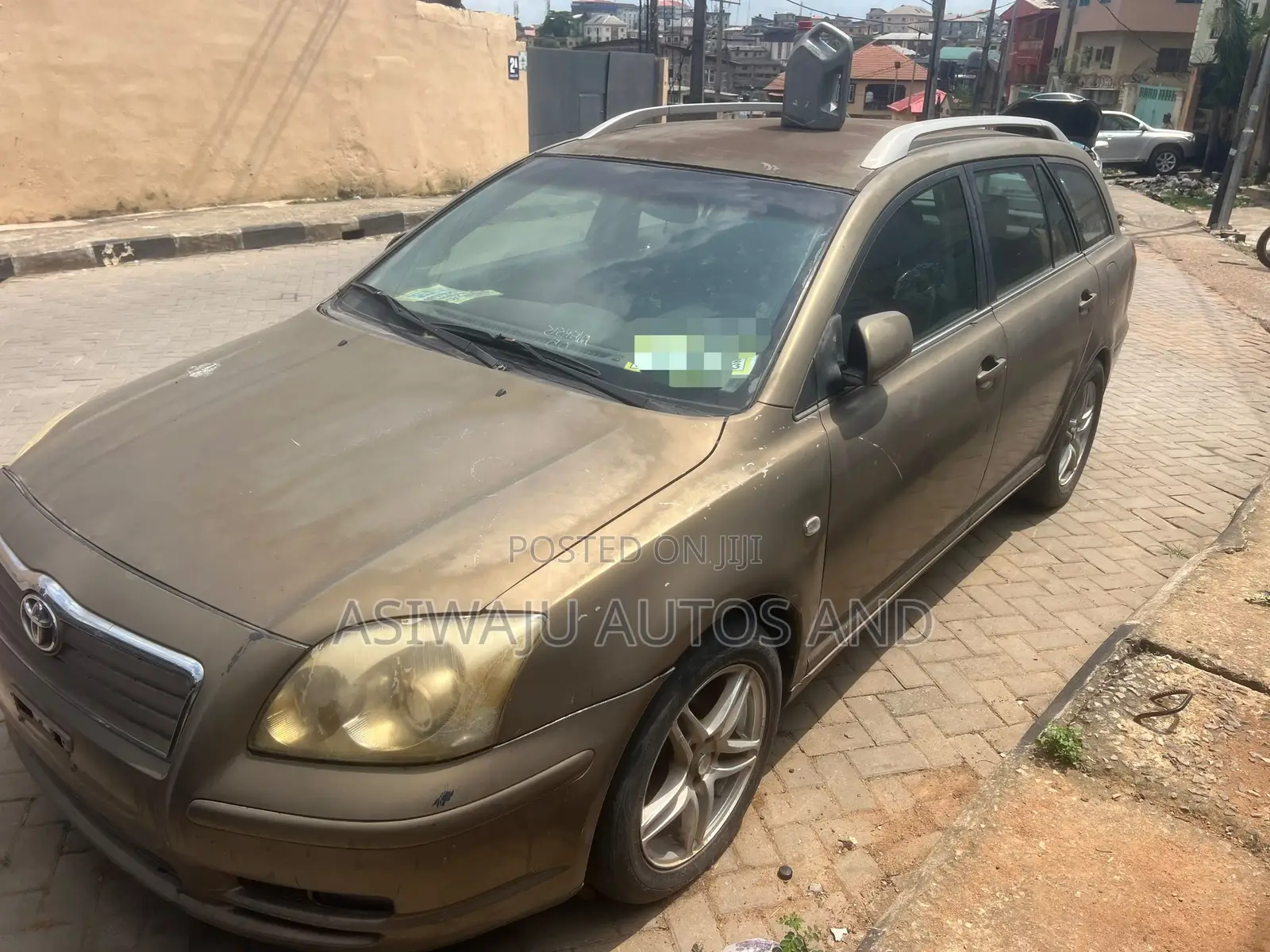 Toyota Avensis Liftback 2005 Gold