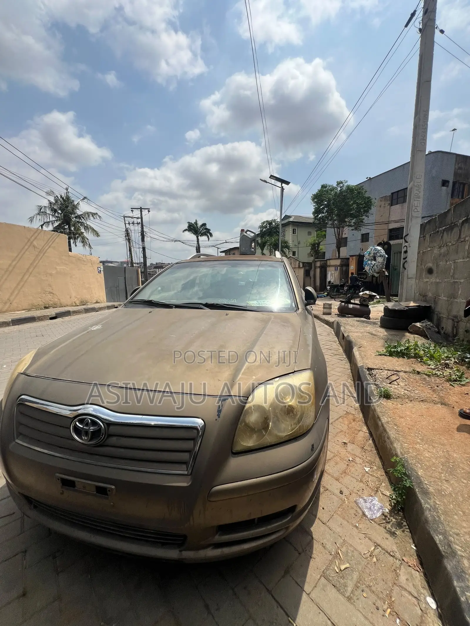 Toyota Avensis Liftback 2005 Gold