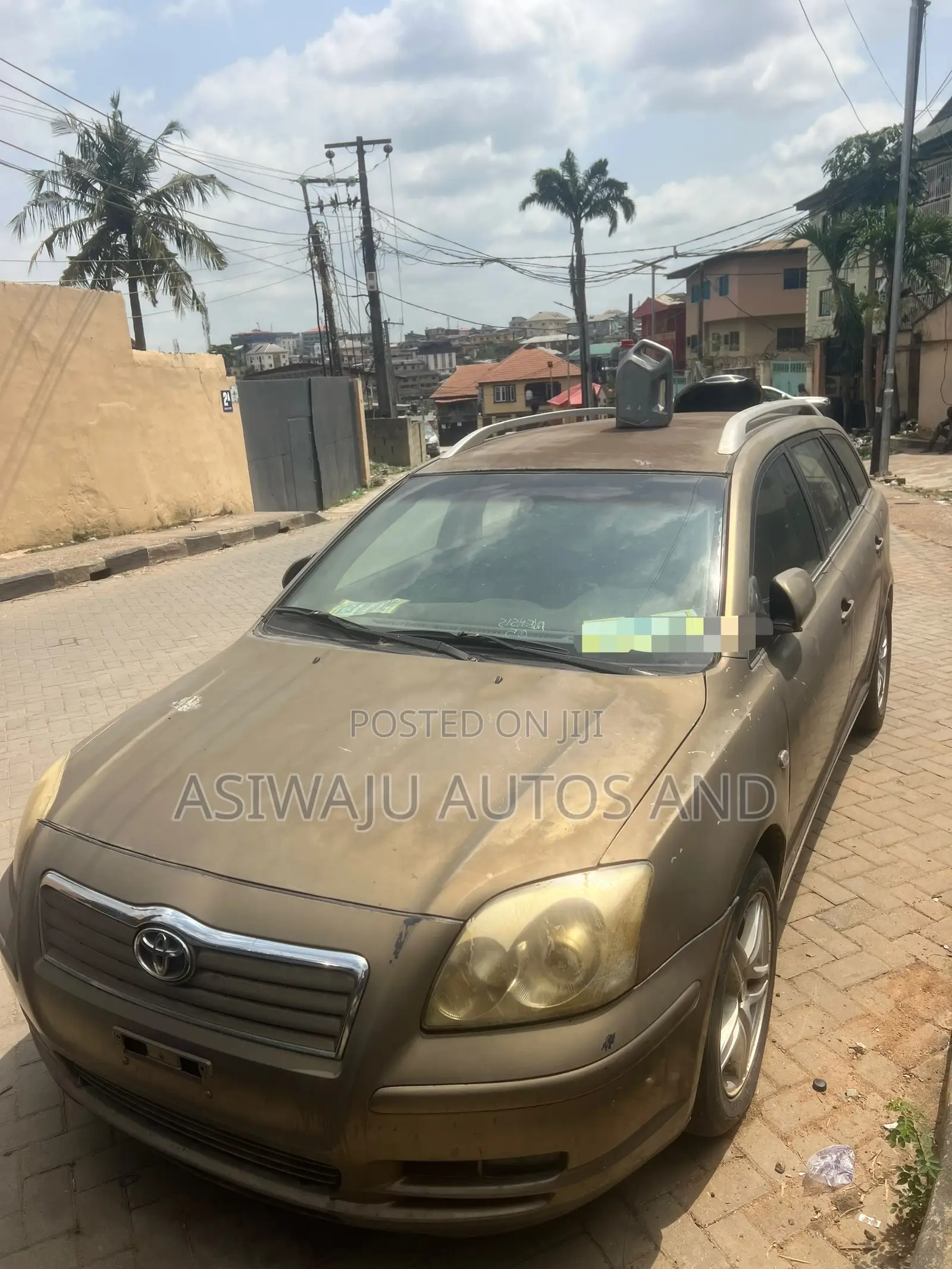 Toyota Avensis Liftback 2005 Gold