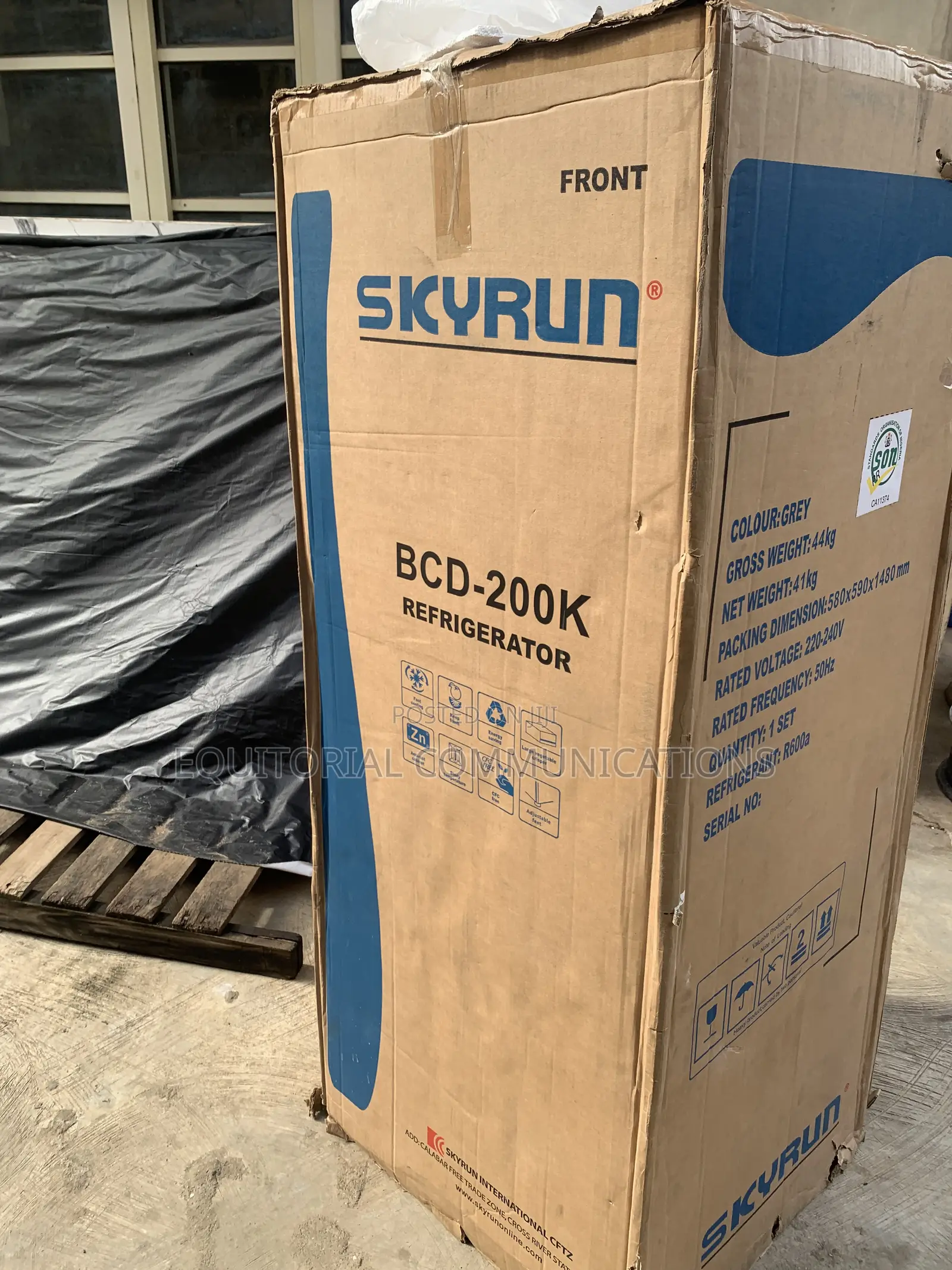 SKYRUN 200L Fridge for Simple Home Convenience