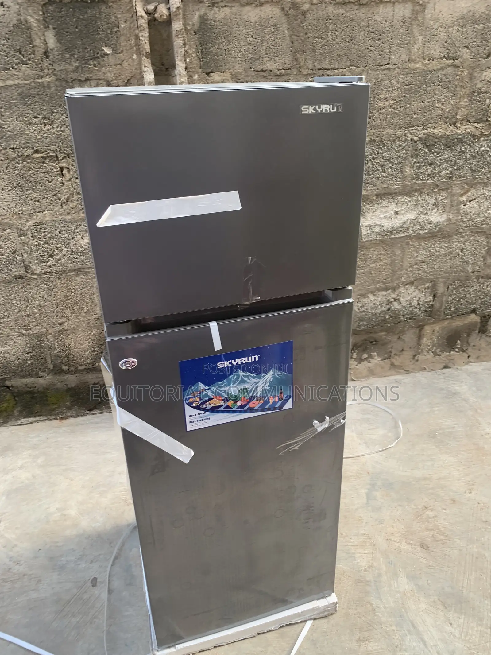 SKYRUN 200L Fridge for Simple Home Convenience
