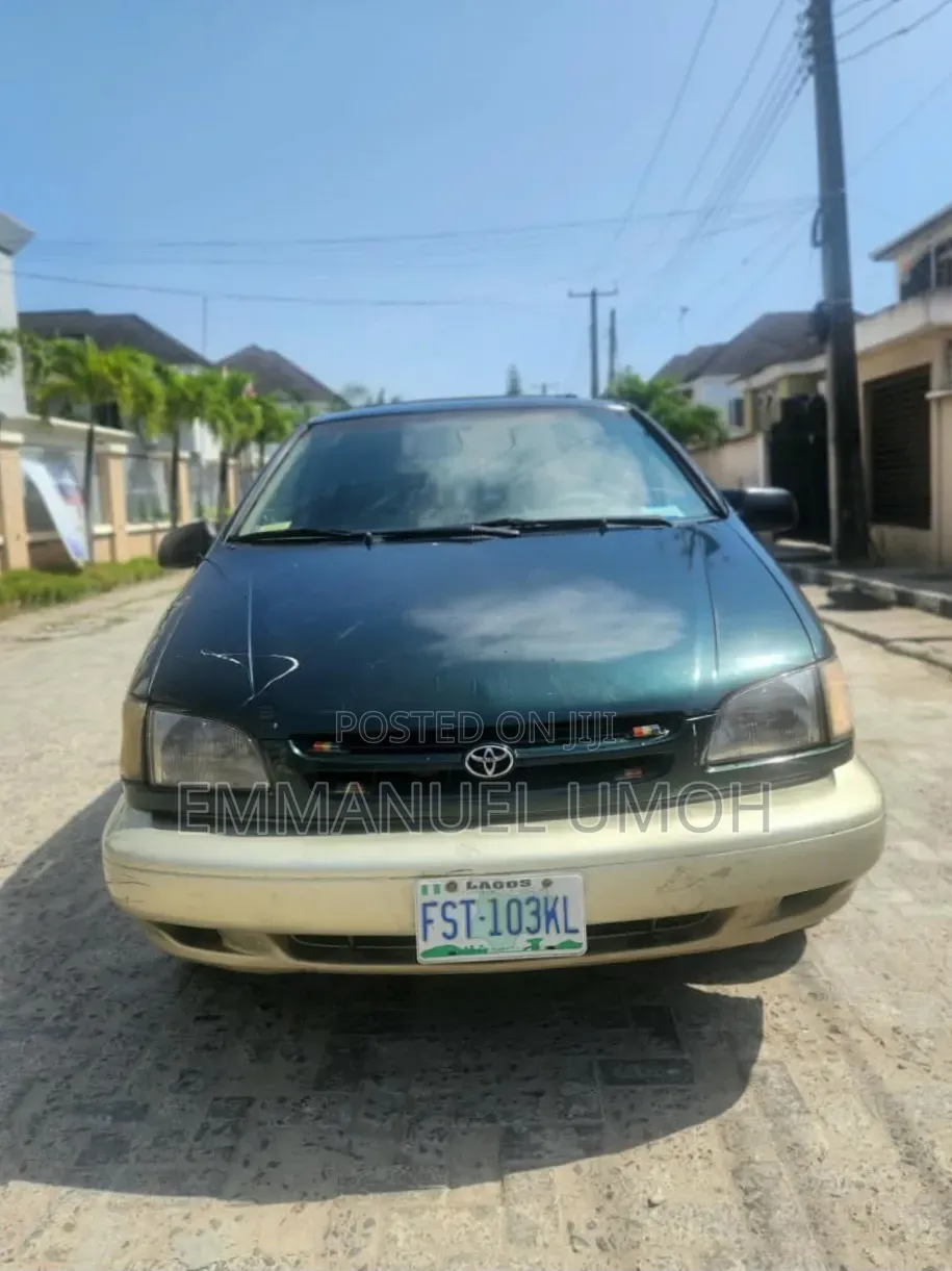 Toyota Sienna 2002 Green