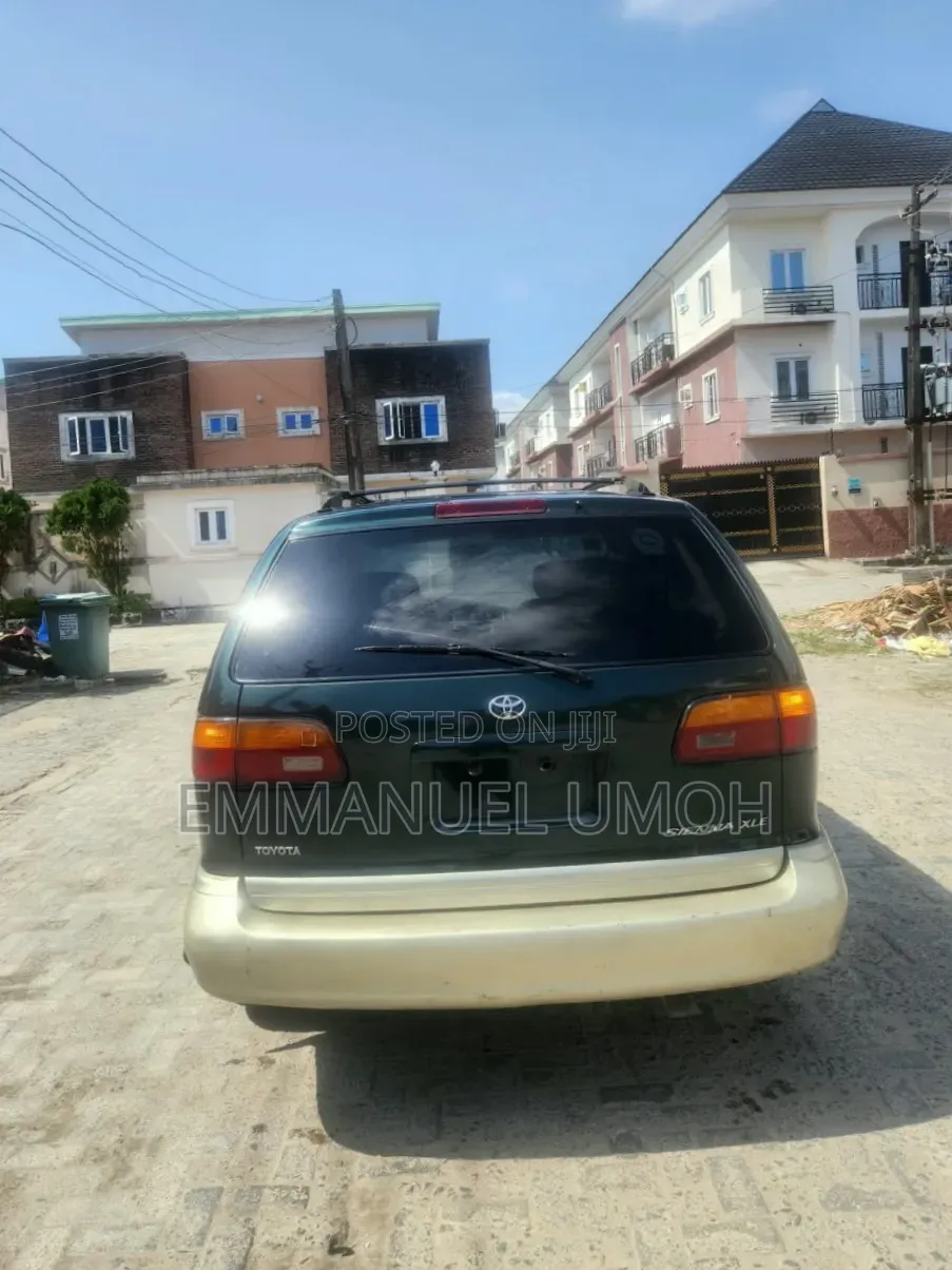 Toyota Sienna 2002 Green