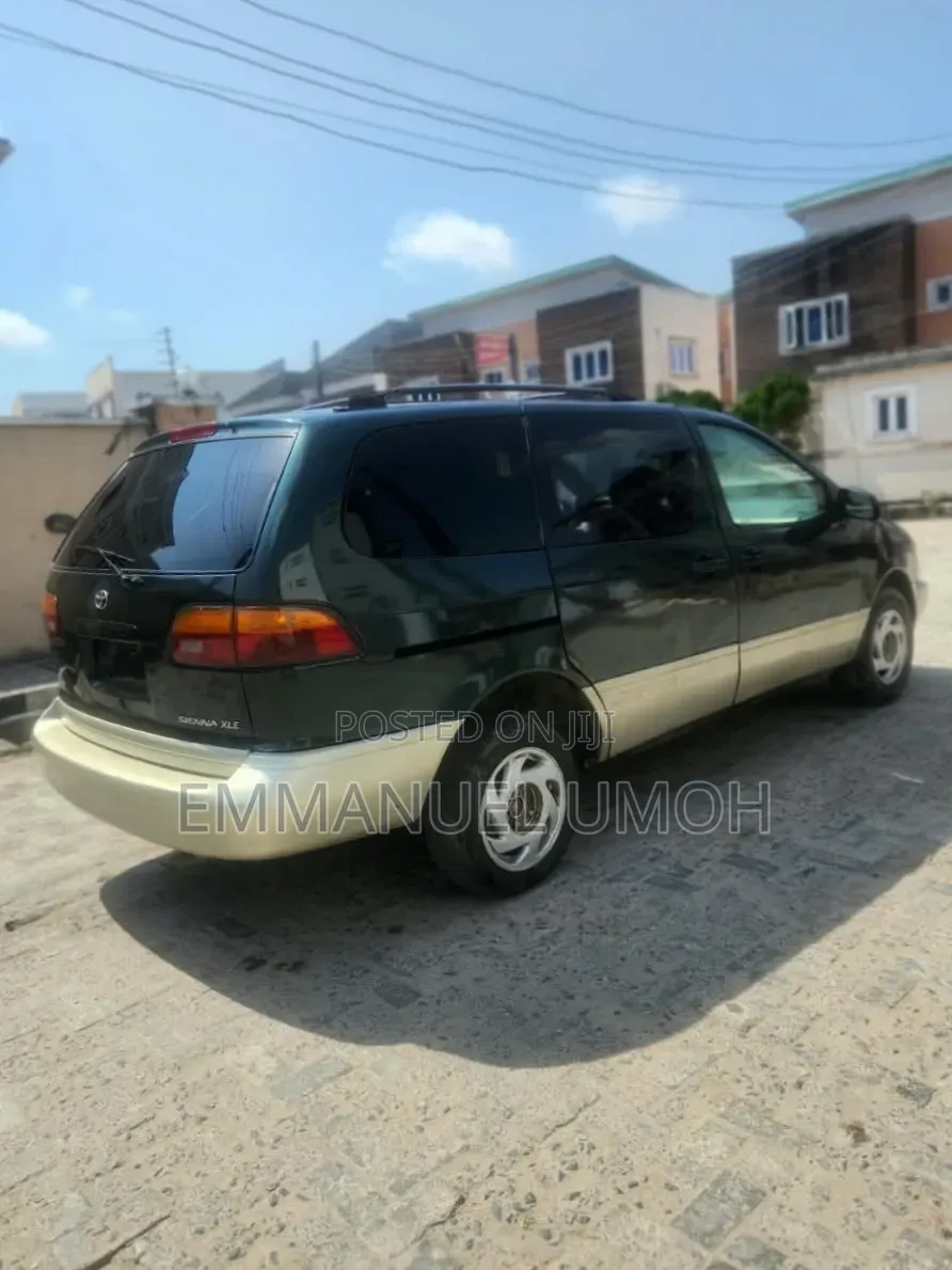 Toyota Sienna 2002 Green