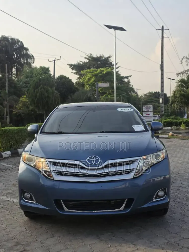 Toyota Venza XLE 2010 Blue