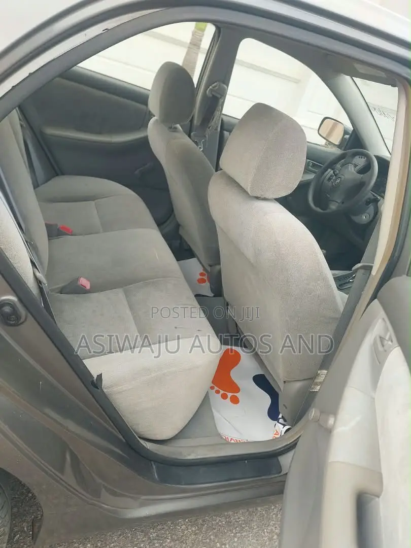 Toyota Corolla LE 2005 Gray