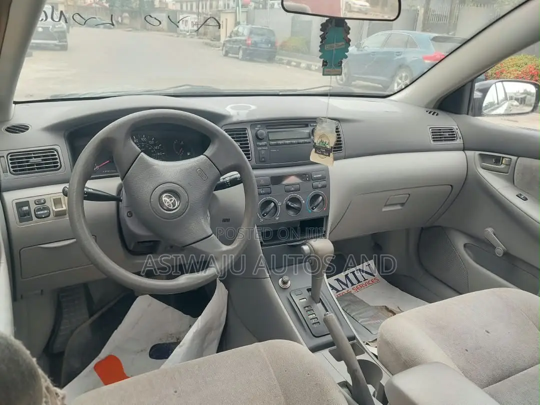 Toyota Corolla LE 2005 Gray