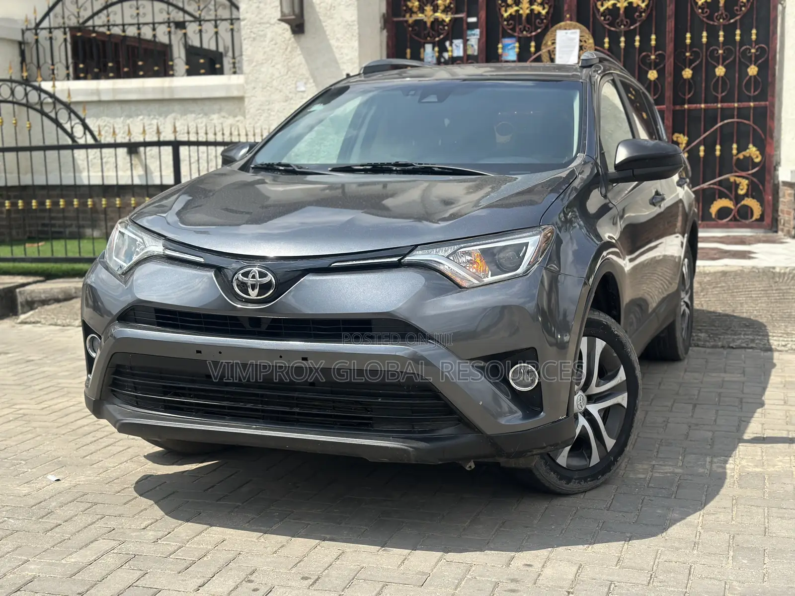 Toyota RAV4 LE AWD (2.5L 4cyl 6A) 2017 Gray