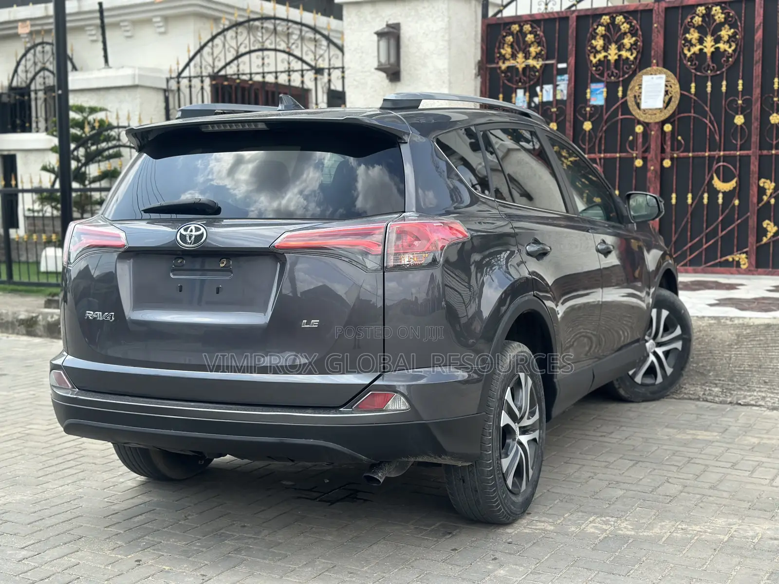 Toyota RAV4 LE AWD (2.5L 4cyl 6A) 2017 Gray
