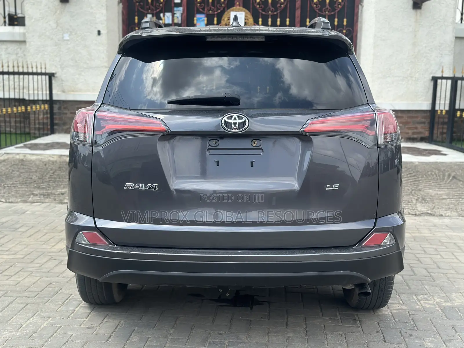 Toyota RAV4 LE AWD (2.5L 4cyl 6A) 2017 Gray