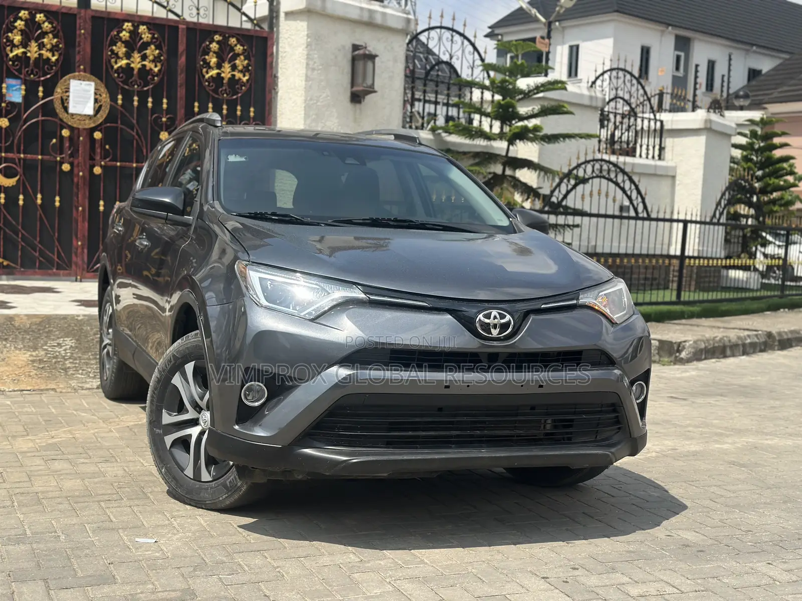 Toyota RAV4 LE AWD (2.5L 4cyl 6A) 2017 Gray