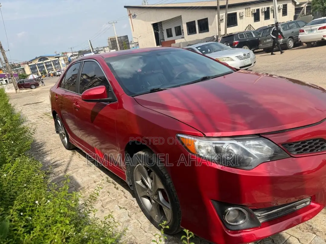 Toyota Camry SE V6 4dr Sedan (3.5L 6cyl 6A) 2012 Red