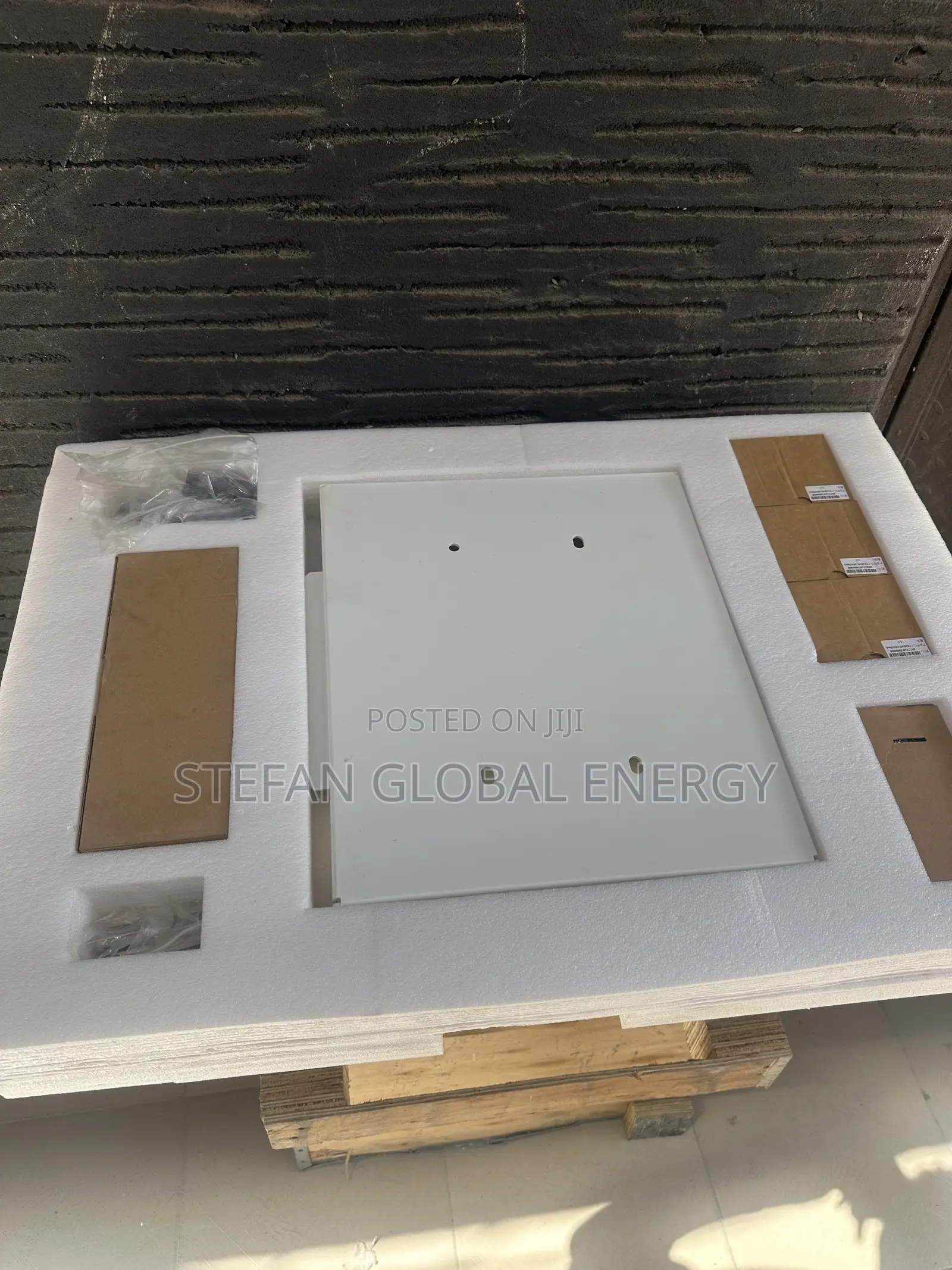 8kw .48v .3phase Deye Hybrid Inverter