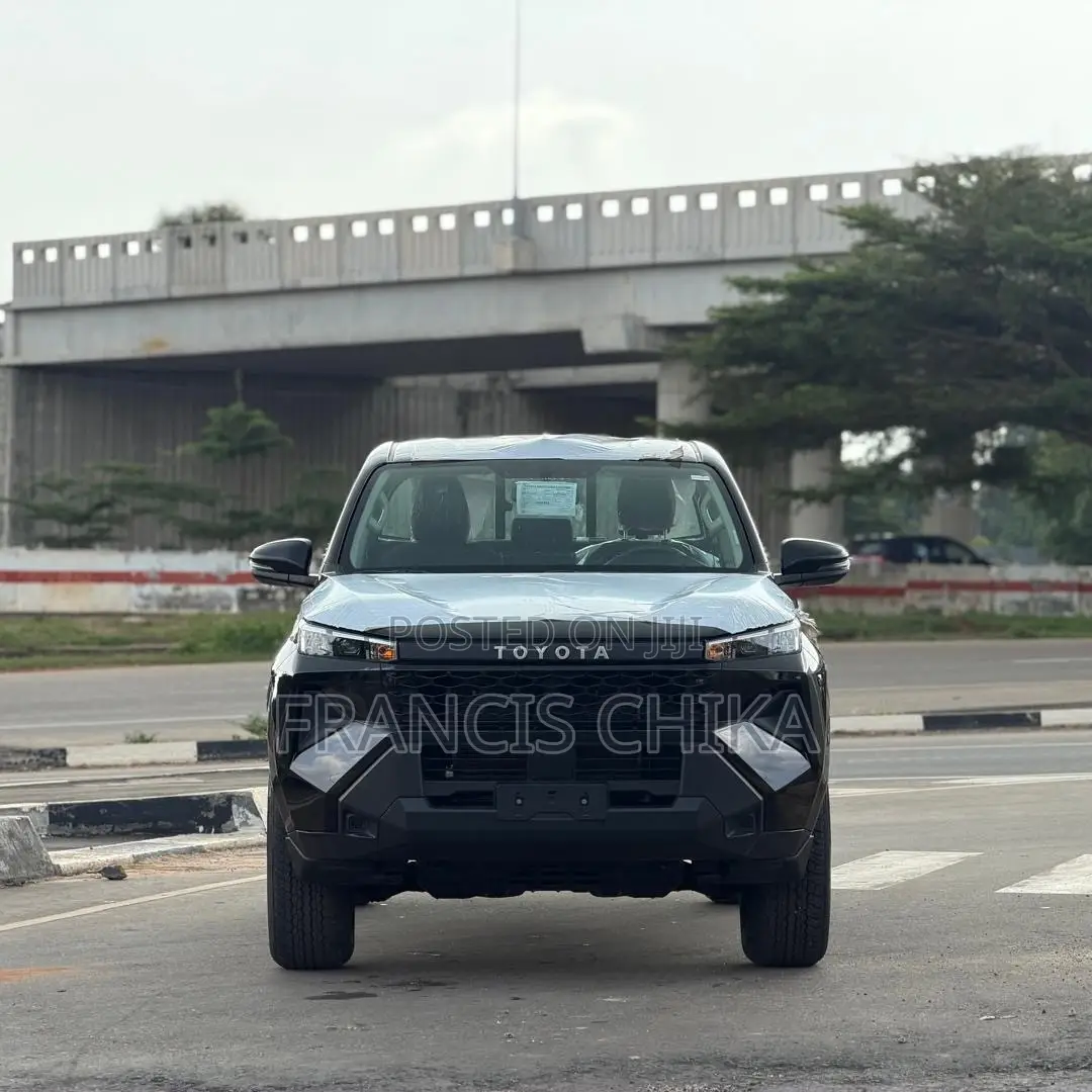 New Toyota Hilux 2026 Black