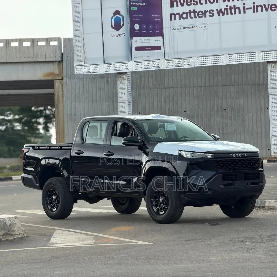 New Toyota Hilux 2026 Black