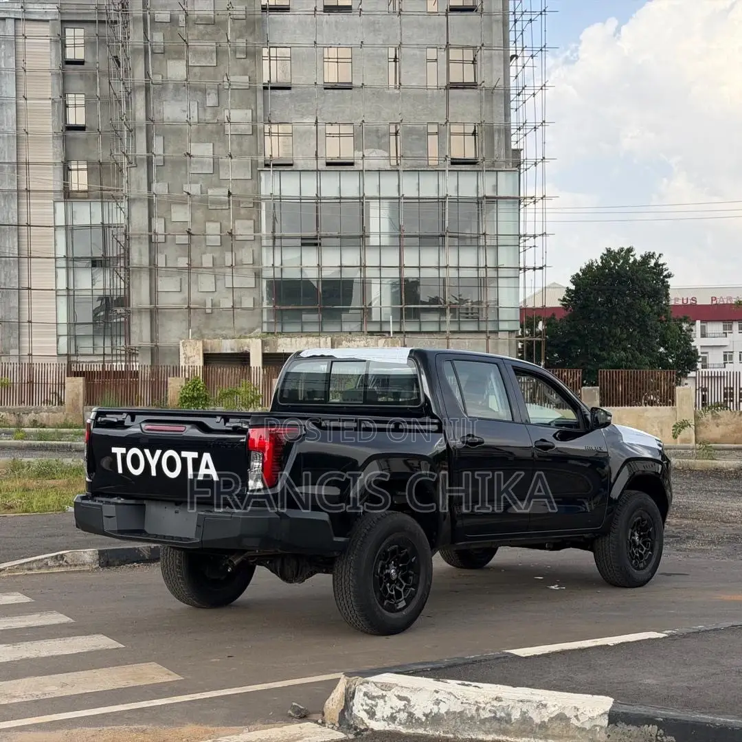 New Toyota Hilux 2026 Black