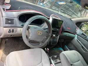 Toyota Sienna XLE FWD 2006 Gold