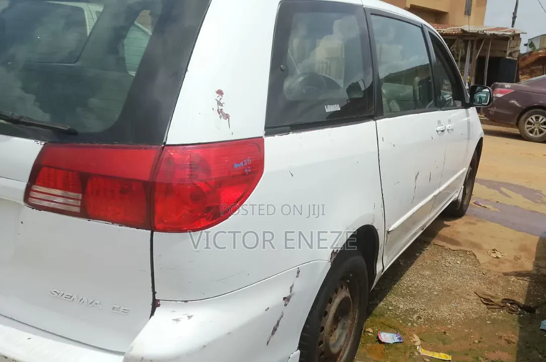 Toyota Sienna 2006 White