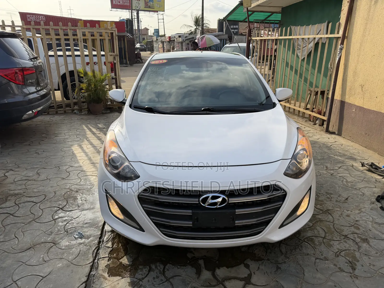 Hyundai Elantra Limited Sedan FWD (1.8L 4cyl 6A) 2016 White